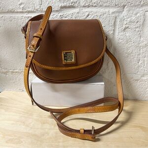 Dooney & Bourke Pebble Grain Saddle Hallie Crossbody Bag Caramel Brown VTG